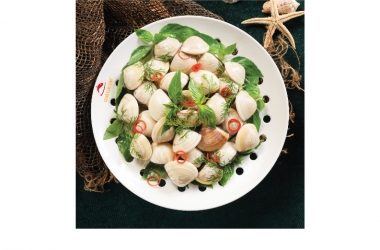 GO CONG CLAMS STEAMED WITH SWEET BASIL