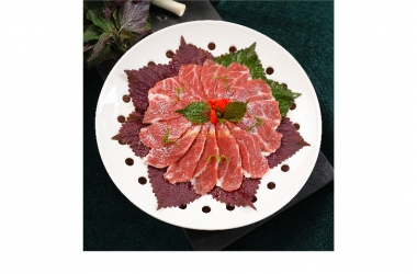 PORK CHEEKS STEAMED WITH PERILLA LEAVES